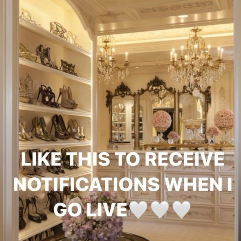 - Like this listing to get notified of my live💕